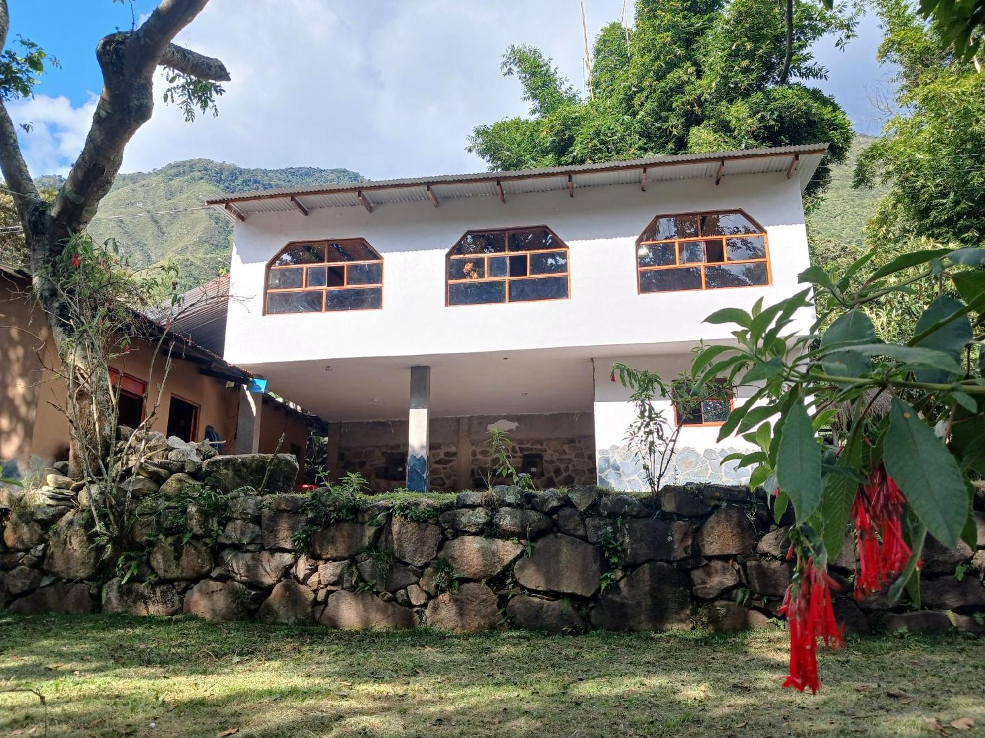 Lia B&B Lucmabamba Sahuayaco Buitenkant foto