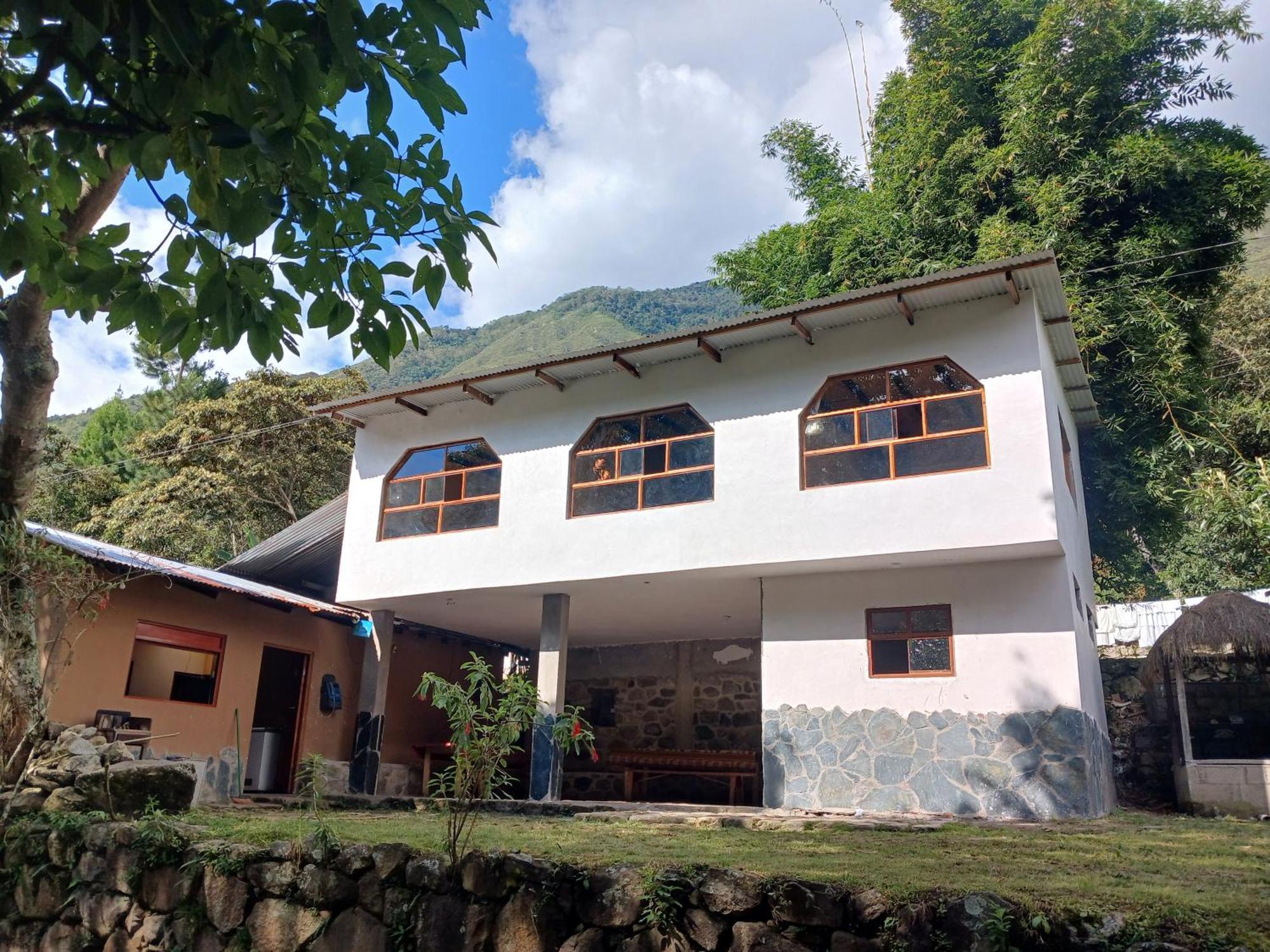 Lia B&B Lucmabamba Sahuayaco Buitenkant foto